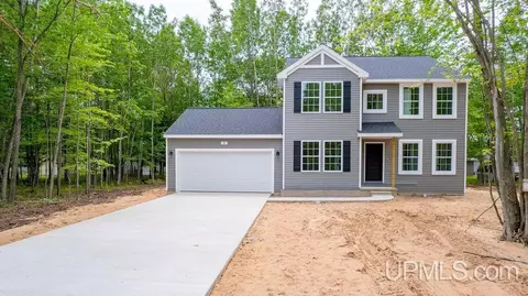 73 Royal Oak, Gladstone, MI 49837