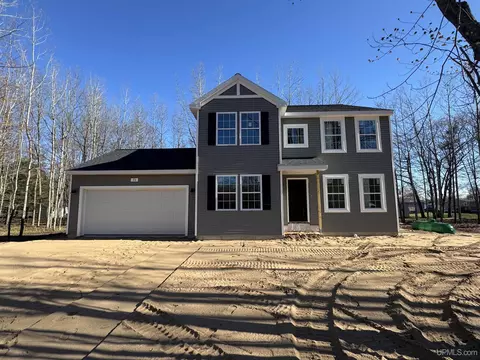 73 Royal Oak, Gladstone, MI 49837