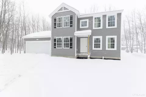 73 Royal Oak, Gladstone, MI 49837