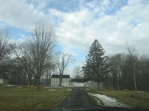 4887 W River Rdg, Owosso, MI 48867