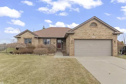 36779 N Pointe Cir, New Baltimore, MI 48047