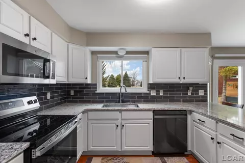 1808 Wind Dancer, Tecumseh, MI 49286 photo 10