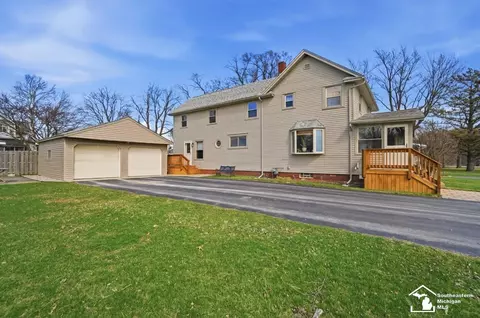 Exterior - 924 Hawthorne, Temperance, MI 48182 photo 1 of 11