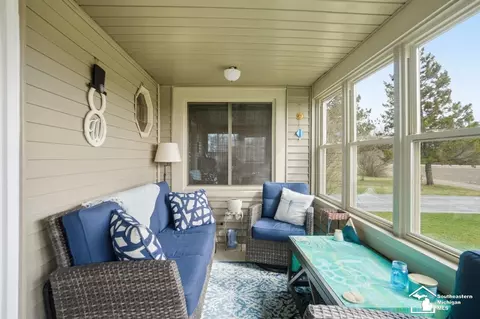 Exterior - 924 Hawthorne, Temperance, MI 48182 photo 2 of 11
