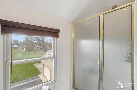 Bath - 924 Hawthorne, Temperance, MI 48182 photo 7 of 10