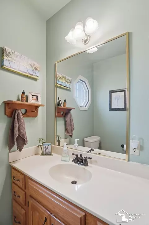 Bath - 924 Hawthorne, Temperance, MI 48182 photo 2 of 10