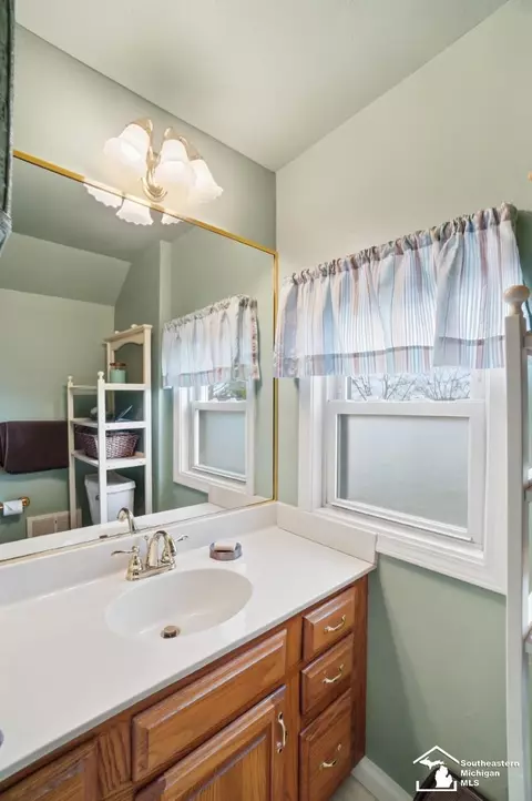 Bath - 924 Hawthorne, Temperance, MI 48182 photo 8 of 10