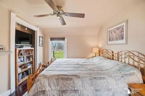 Bedroom - 924 Hawthorne, Temperance, MI 48182 photo 2 of 7