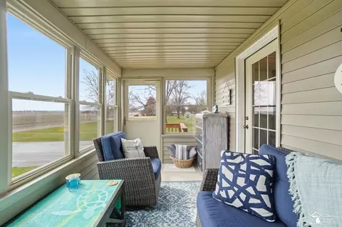 Exterior - 924 Hawthorne, Temperance, MI 48182 photo 3 of 11