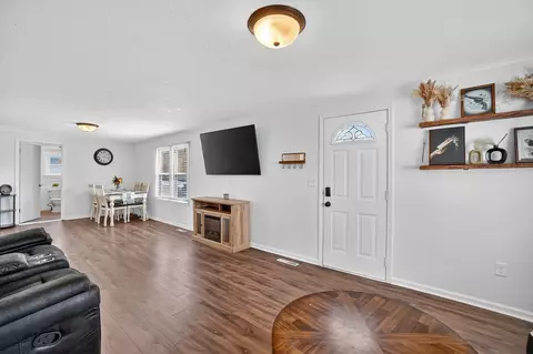 Entry Way - 5322 N Elms, Flushing, MI 48433 photo 2 of 4