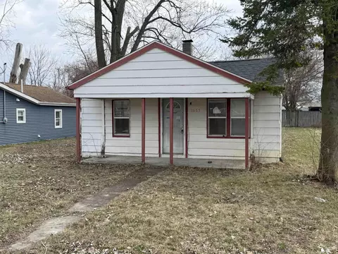 1635 Naomi, Adrian, MI 49221