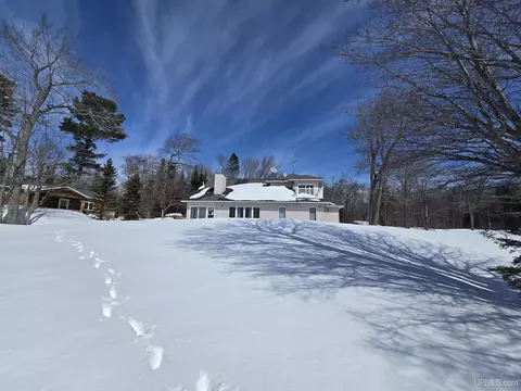 6139 Sand Pt, Mohawk, MI 49950