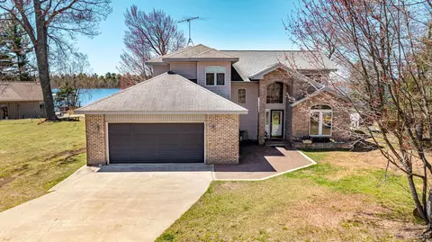 6139 Sand Pt, Mohawk, MI 49950