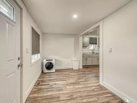 Entry Way - 2052 Pleasantview, Monroe, MI 48162 photo 1 of 2