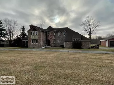 52401 Baker, New Baltimore, MI 48047