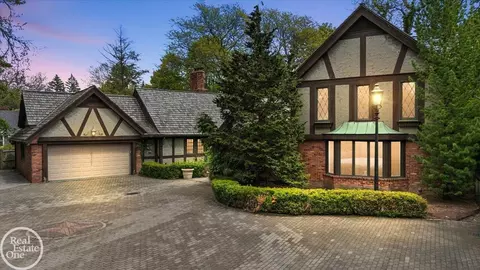 17680 E Jefferson, Grosse Pointe, MI 48230