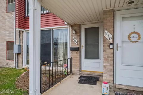 809 Sunset, Saint Clair Shores, MI 48082