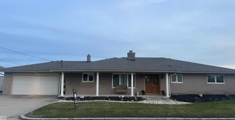 32680 S S Riv, Harrison Township, MI 48045