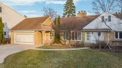 33806 Jefferson, Saint Clair Shores, MI 48082