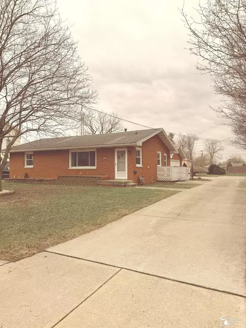 240 Ypsilanti, Dundee, MI 48131