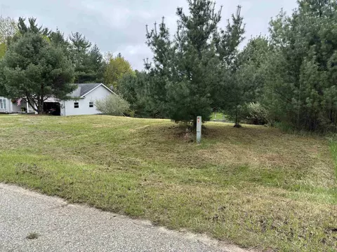 5077 Queensway, Gladwin, MI 48624 photo 2