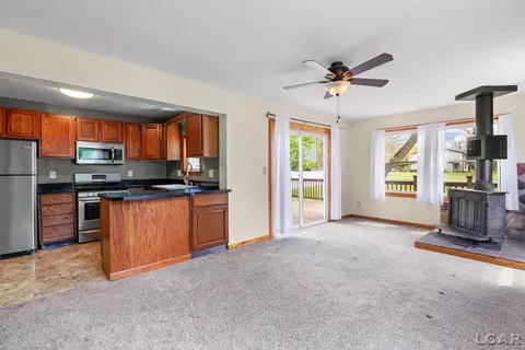 Living - 115 Bartlett, Clinton, MI 49236 photo 3 of 9