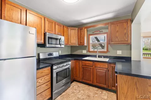 Kitchen - 115 Bartlett, Clinton, MI 49236 photo 2 of 7