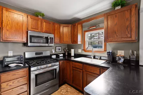 Kitchen - 115 Bartlett, Clinton, MI 49236 photo 6 of 7