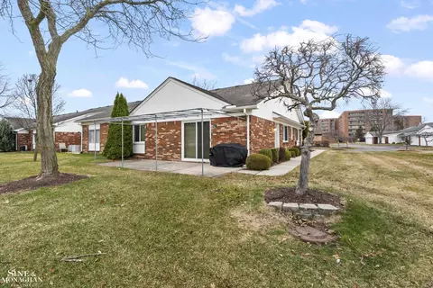 738 Country Clb, Saint Clair Shores, MI 48082