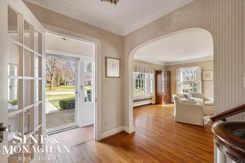 Entry Way - 1037 Yorkshire, Grosse Pointe Park, MI 48230 photo 4 of 4