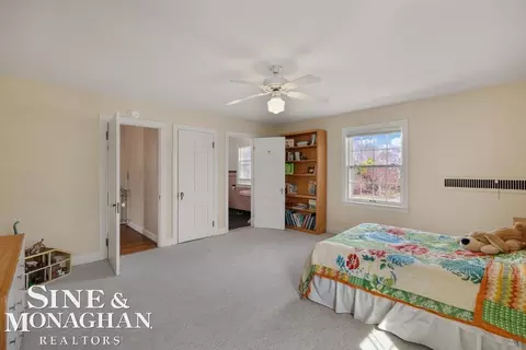 Bedroom - 1037 Yorkshire, Grosse Pointe Park, MI 48230 photo 2 of 4
