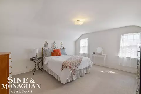 Bedroom - 1037 Yorkshire, Grosse Pointe Park, MI 48230 photo 4 of 4