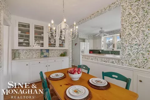 Dining - 1037 Yorkshire, Grosse Pointe Park, MI 48230 photo 2 of 4