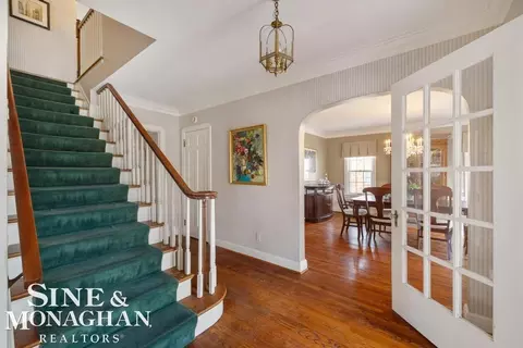 Entry Way - 1037 Yorkshire, Grosse Pointe Park, MI 48230 photo 3 of 4