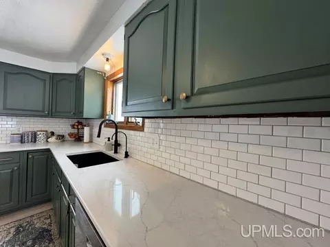 Kitchen - 19675 Skanee, L'anse, MI 49946 photo 4 of 5