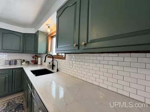 Kitchen - 19675 Skanee, L'anse, MI 49946 photo 4 of 5