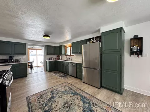 Kitchen - 19675 Skanee, L'anse, MI 49946 photo 2 of 5