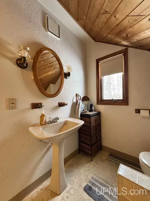 Bath - 19675 Skanee, L'anse, MI 49946 photo 2 of 3