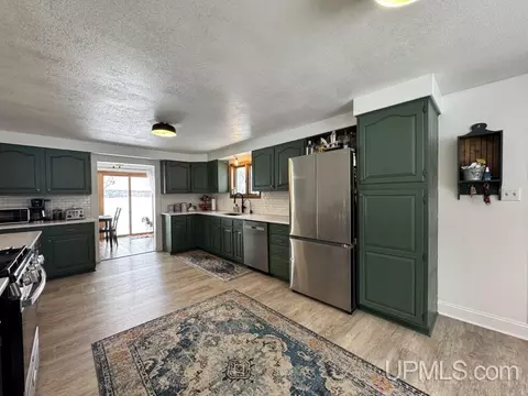 Kitchen - 19675 Skanee, L'anse, MI 49946 photo 2 of 5