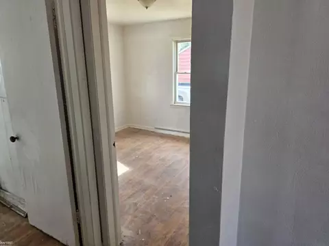Entry Way - 246 E York, Flint, MI 48505 photo 3 of 4