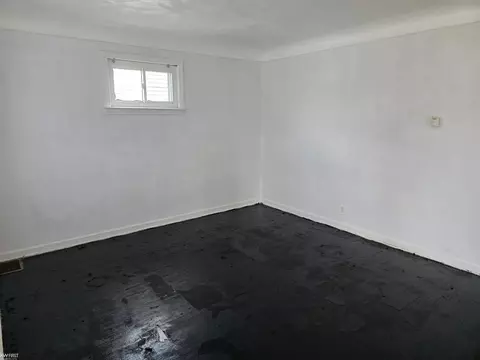 Living - 246 E York, Flint, MI 48505 photo 4 of 4