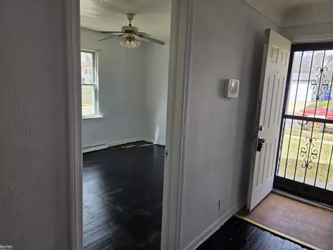 Entry Way - 246 E York, Flint, MI 48505 photo 2 of 4