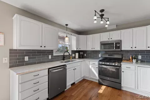 Kitchen - 3114 Cobblestone, Tecumseh, MI 49286 photo 2 of 5