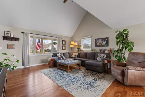 Living - 3114 Cobblestone, Tecumseh, MI 49286 photo 2 of 2