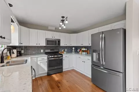 Kitchen - 3114 Cobblestone, Tecumseh, MI 49286 photo 1 of 5