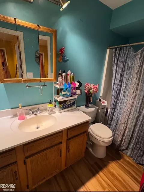 Bath - 15029 Stephens, Eastpointe, MI 48021 photo 3 of 3