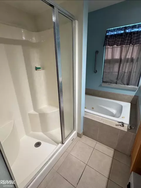 Bath - 15029 Stephens, Eastpointe, MI 48021 photo 1 of 3