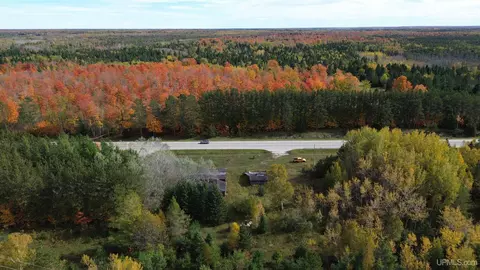 Us 2, Gulliver, MI 49840 photo 7