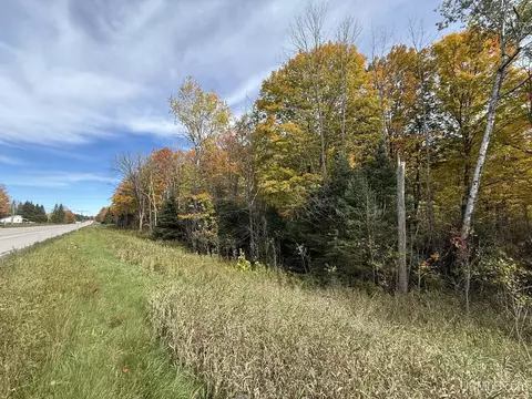 Us 2, Gulliver, MI 49840 photo 11