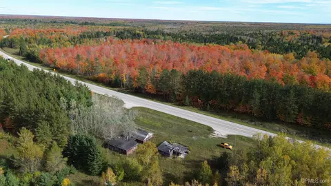 Us 2, Gulliver, MI 49840 photo 6